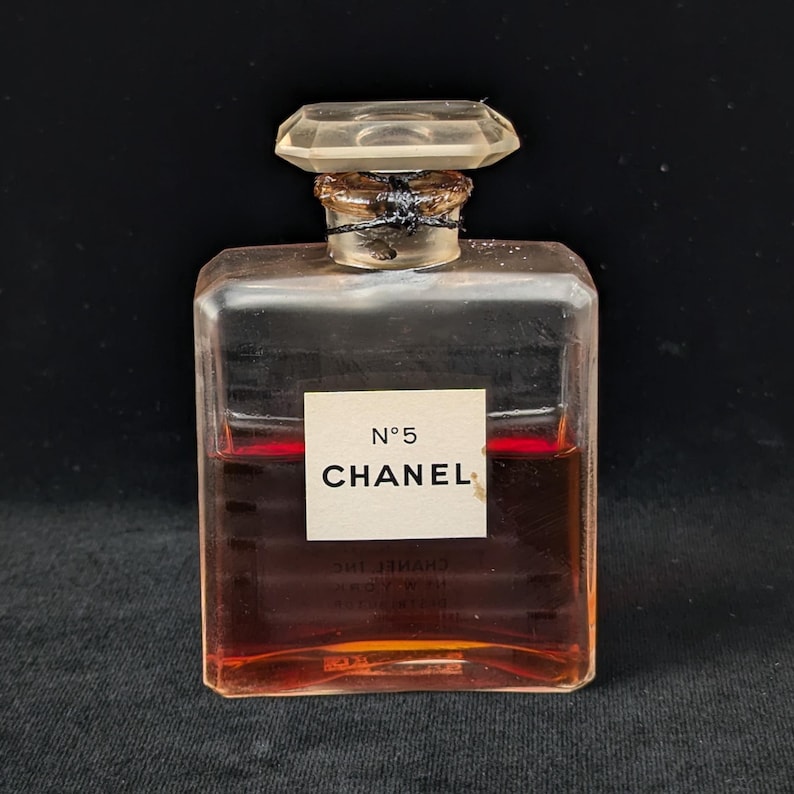 c1954 Chanel No5 Pure Parfum Extrait, flacone da 2 fl oz (taglia 5) "Era Marilyn Monroe" immagine 3