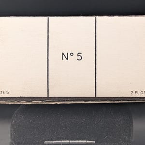 c1954 Chanel No5 Pure Parfum Extrait, flacone da 2 fl oz (taglia 5) "Era Marilyn Monroe" immagine 16