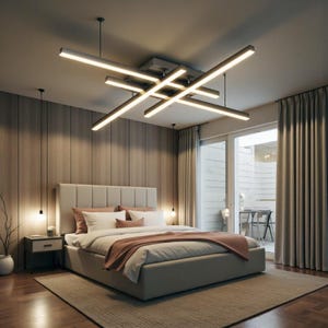 Puede incluir: Dormitorio moderno con una cama grande, paleta de colores neutros y una lámpara contemporánea. La cama tiene un cabecero gris claro, ropa de cama blanca y una manta rosa. La habitación cuenta con paneles de madera y una alfombra.