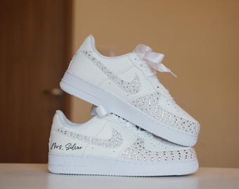 Aangepaste parel bruidssneakers – Gepersonaliseerde bruiloftssneakers met kristallen, luxe wit cadeau voor bruid