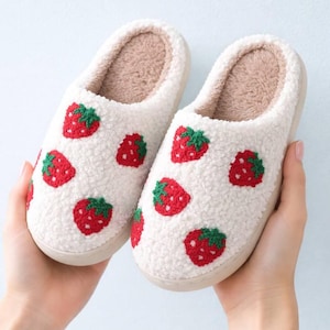 Kapcie truskawkowe, urocze kapcie dla kobiet, wygodne kapcie domowe, kawaii pluszowe kapcie damskie bawełniane, puszyste kapcie domowe, kapcie do sypialni