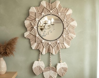 Boho macramé spiegelwand hangend | Handgemaakt geweven muurdecoratie | Spiegel met bohoblad en kwastje | Woondecoraties van natuurlijke vezels | Bohokameraccent