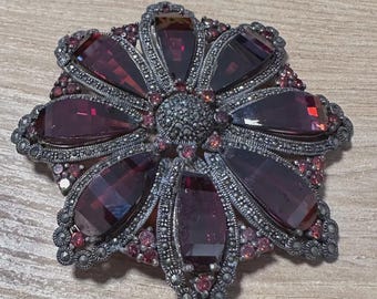 Vintage broche/hanger in de vorm van een bloem met marcasiet en rode granaat van 925 sterling zilver, 47,4 g.