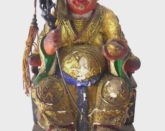 Figura antigua china de madera tallada y dorada, que representa a un dignatario sentado o a una deidad civil-oficial, con la inscripción "SW 1912".