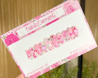 Kokette Presse auf den Nägeln: Rosa Herzen & Bögen, handgefertigte Acrylnägel