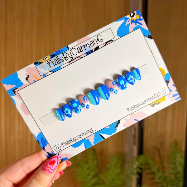 Uñas acrílicas azules de primavera: Uñas prensadas hechas a mano