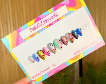 Fischlore Acrylpresse auf den Nägeln | Handmade benutzerdefinierte Sets | Kurze Almond Nägel