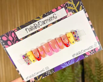 ラインストーンアクリルプレスオンネイル：プリンセスバイブスハンドメイドプレスオンネイル