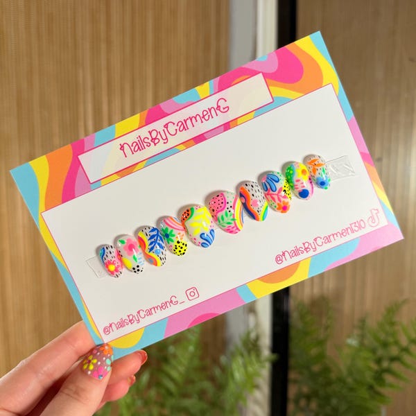 Uñas acrílicas de estilo retro primaveral coloridas / Sets personalizados hechos a mano / Uñas ovaladas cortas