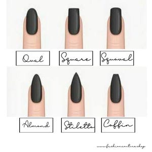 K&ouml;nnte beinhalten: Eine Illustration, die sechs verschiedene Nagelformen zeigt: oval, quadratisch, Squoval, Mandel, Stiletto und Sarg. Jeder Nagel ist schwarz lackiert und auf einem Finger dargestellt. Die Nagelformen sind in einem schwarzen Feld beschriftet. Die Website-Adresse www.fashioncoutureshop.com befindet sich unten.