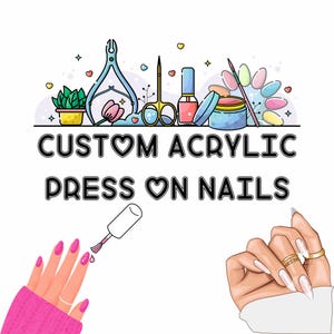Op de afbeelding: Een illustratie met manicuregereedschap en de tekst "CUSTOM ACRYLIC PRESS ON NAILS". De afbeelding bevat een hand met roze nagels, een nagellakfles en een hand met lange, witgepunte nagels.
