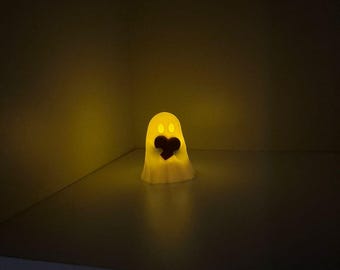 Glowing Ghost with Heart – 3D-Printed LED Decoration – Atmospheric Night Light for Home