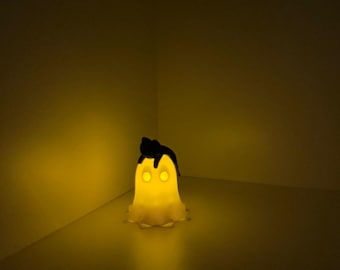 Leuchtender Geist mit Katze LED Nachtlicht Deko süße Geister Lampe 3D gedruckte Dekofigur – warmweißes Stimmungslicht für Regal & Nachttisch