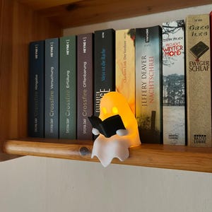 Großer Lesender Geist Nachtlicht mit LED-Teelicht – 3D gedruckte Bücherregal Deko – Geist mit Buch Figur – Lesegeist LED Licht