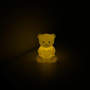 LED Nachtlicht Teddybär mit Herz – Valentinstagsgeschenk – 3D gedruckte Deko mit LED-Teelicht – Romantische Geschenkidee für Freundin