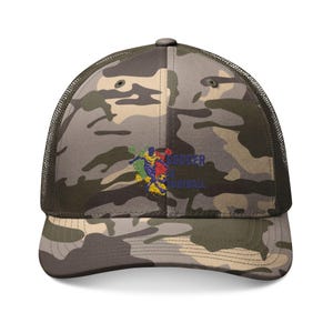 Camouflage Trucker Cap mit bunter Fußball Stickerei