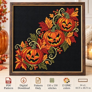 Pode incluir: Um padrão de ponto cruz com três abóboras de Halloween laranja dispostas na diagonal sobre um fundo preto, rodeadas por folhas de outono e bagas vermelhas, laranja e verdes. 150 x 150 pontos, 15 cores DMC, 14 ct, 27,20 x 27,20 cm.