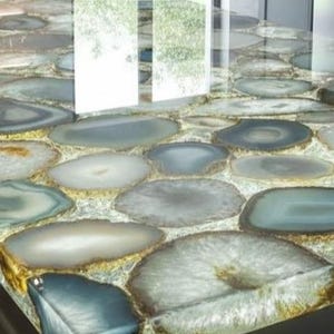 Isla de cocina artesanal de ágata azul con encimera de piedras preciosas retroiluminada imagen 2