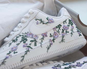 Buty sportowe Air Force 1 w kolorze liliowym, haftowane, na zamówienie