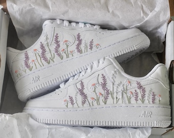 Buty sportowe Air Force 1 z haftem Wildflower Field Bridal na zamówienie