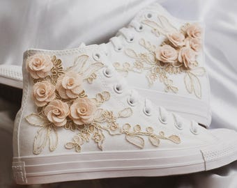 Ślubne buty Converse na zamówienie z haftem w kolorze różowego złota