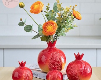 Handgjord granatäpplevas i keramik | Röd- och guldglaserad heminredning | Modern fruktformad vas i cottagecore-stil