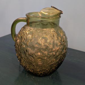 1970s Hocking Glass Pitcher | Green Textured Glass Jug with Leaf Lid | Vintage Mid Century Barware | Retro Drink Pitcher