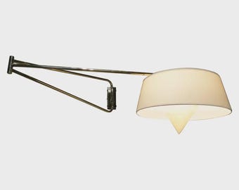 Lámpara de pared moderna de mediados de siglo con brazo oscilante de latón y pantalla cónica de tela ajustable de STELLERDESIGNHUB