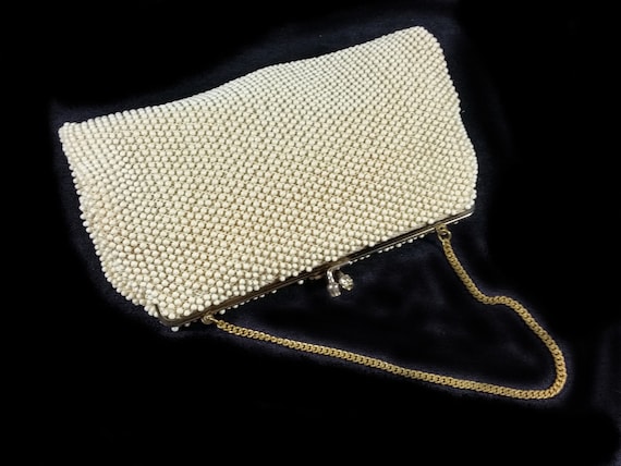 Small beaded evening bag. Cream-colored beads and… - image 1