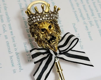 Unique Rhinestone Crowned Lion Boutonniere