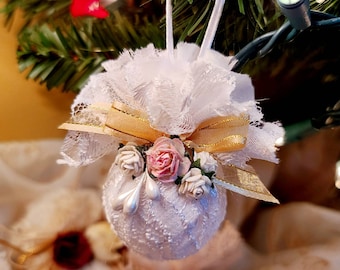 Set of 6 Small Romantic Christmas Ornaments