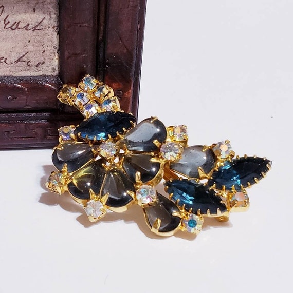 VINTAGE RHINESTONE BROOCH - image 1