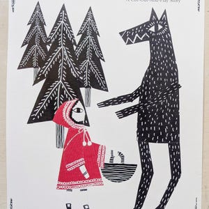 Peut inclure: Illustration en noir et blanc d'un conte slave avec une figure à capuche rouge et un grand loup noir. L'image comprend le texte "Krasnaya Shapochka, A Slavic Tale". C'est une histoire à découper et à jouer.