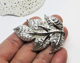 Vintage Silver Plated Leaf Brooch, Fall Foliage Shawl Clasp, Autumn Leaves Scarf Pin, 1960s Woodland Jewelry, Nature Lovers Gift for Women