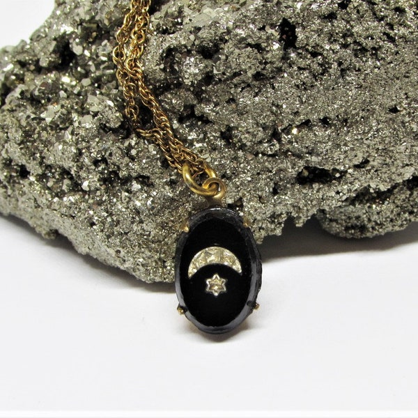 Vintage 1970s Crescent Moon and Star Necklace, Tiny Oval Black Glass Pendant, 18" Gold Plated Rope Chain, Celestial Zodiac Astrology Jewelry