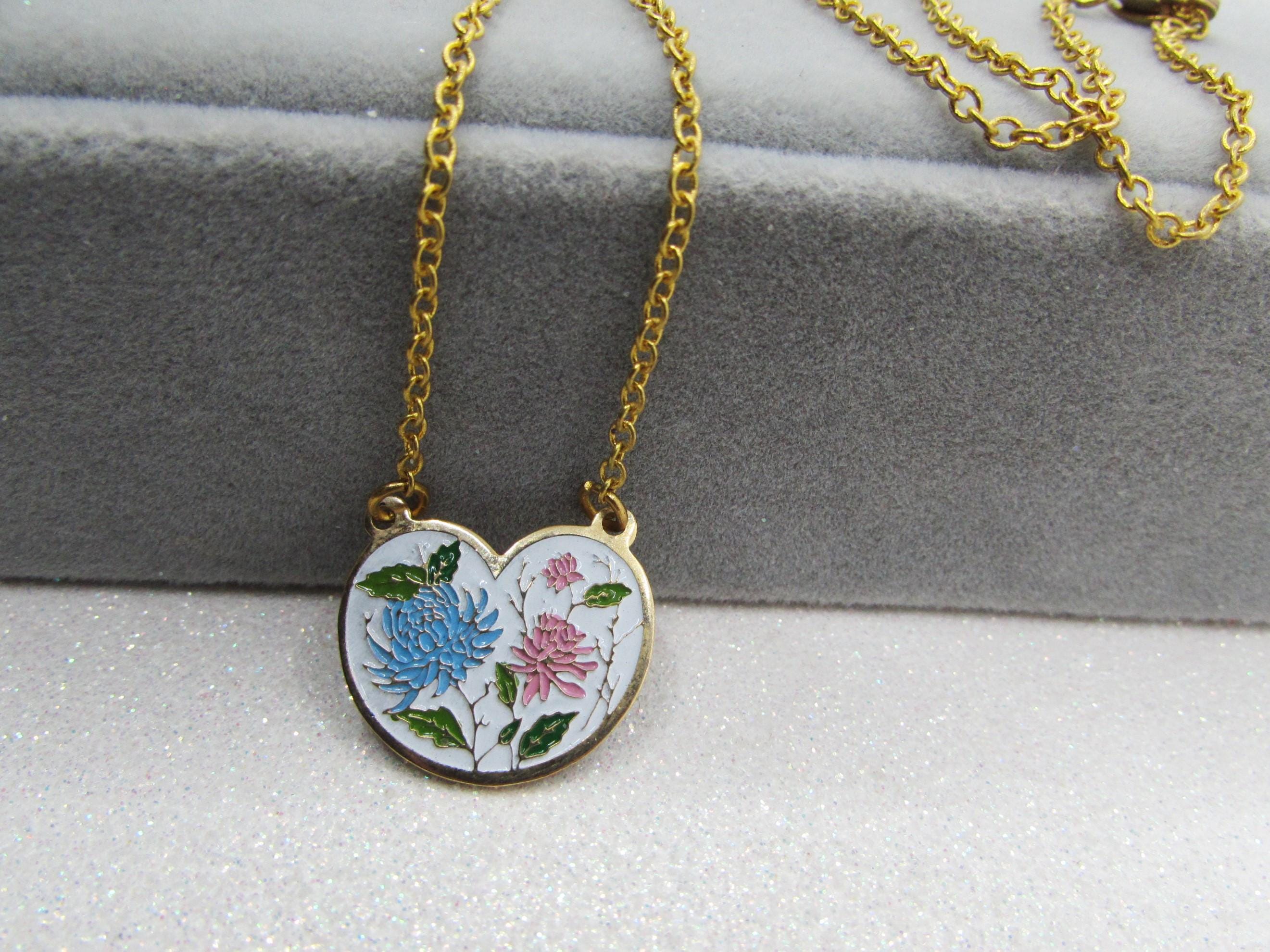 Vintage gold plated floral pattern pink and blue 1940 pendent Vintage Pink & Blue Mum Flower Necklace- Romantic White  main image 4