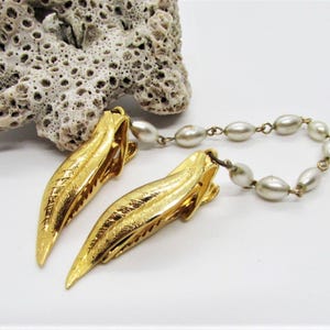 Vintage 1950s Gold Leaf Floral Sweater Guard Clip, Glass Pearl Chain Sweater Clip, Shawl Clasp Cardigan Collar Clip, Rockabilly Jewelry