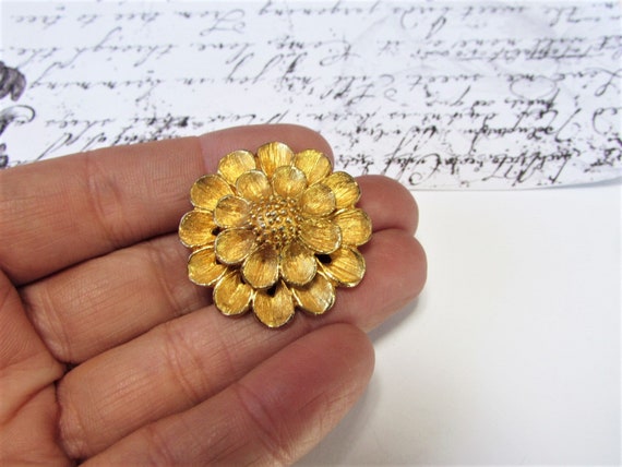 Vintage Gold Flower Lingerie Clip, Pretty Metal F… - image 6