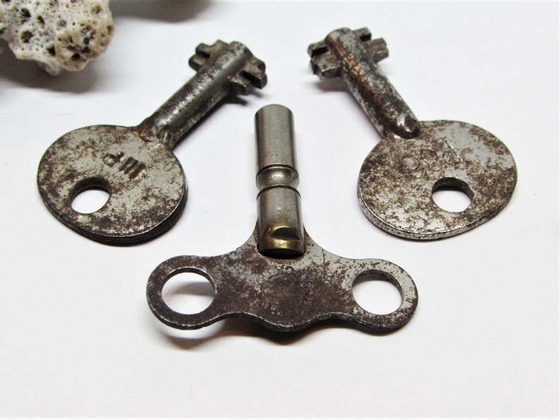 Antique Skeleton Key Lot, Small Little Cast Steel Silver Metal, Hollow Barrel, Authentic 1800s Victorian Keys, Old Rusty Patina Bulk Keys image 4