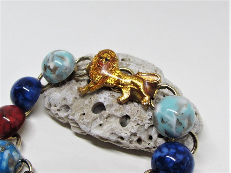 Gold Plated Brass Chain Links Turquoise Blue Lapis Red Jade Vintage Marbled Glass Cabochon Bracelet Gold Lion Charm 1960s MOD Jewelry