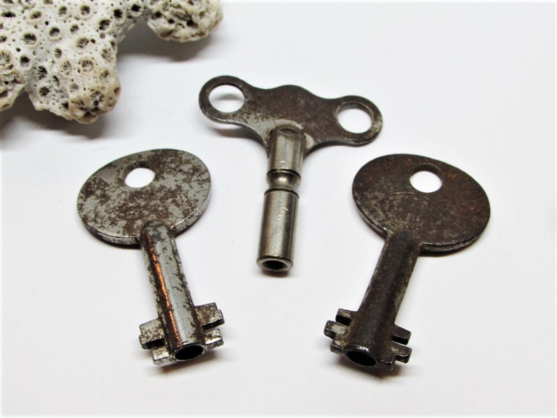 Antique Skeleton Key Lot, Small Little Cast Steel Silver Metal, Hollow Barrel, Authentic 1800s Victorian Keys, Old Rusty Patina Bulk Keys image 1