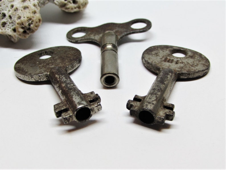 Antique Skeleton Key Lot, Small Little Cast Steel Silver Metal, Hollow Barrel, Authentic 1800s Victorian Keys, Old Rusty Patina Bulk Keys image 6