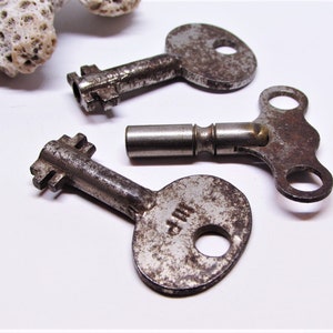 Antique Skeleton Key Lot, Small Little Cast Steel Silver Metal, Hollow Barrel, Authentic 1800s Victorian Keys, Old Rusty Patina Bulk Keys image 5