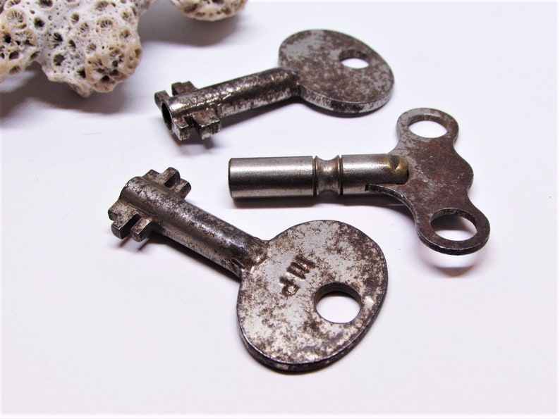 Antique Skeleton Key Lot, Small Little Cast Steel Silver Metal, Hollow Barrel, Authentic 1800s Victorian Keys, Old Rusty Patina Bulk Keys image 5