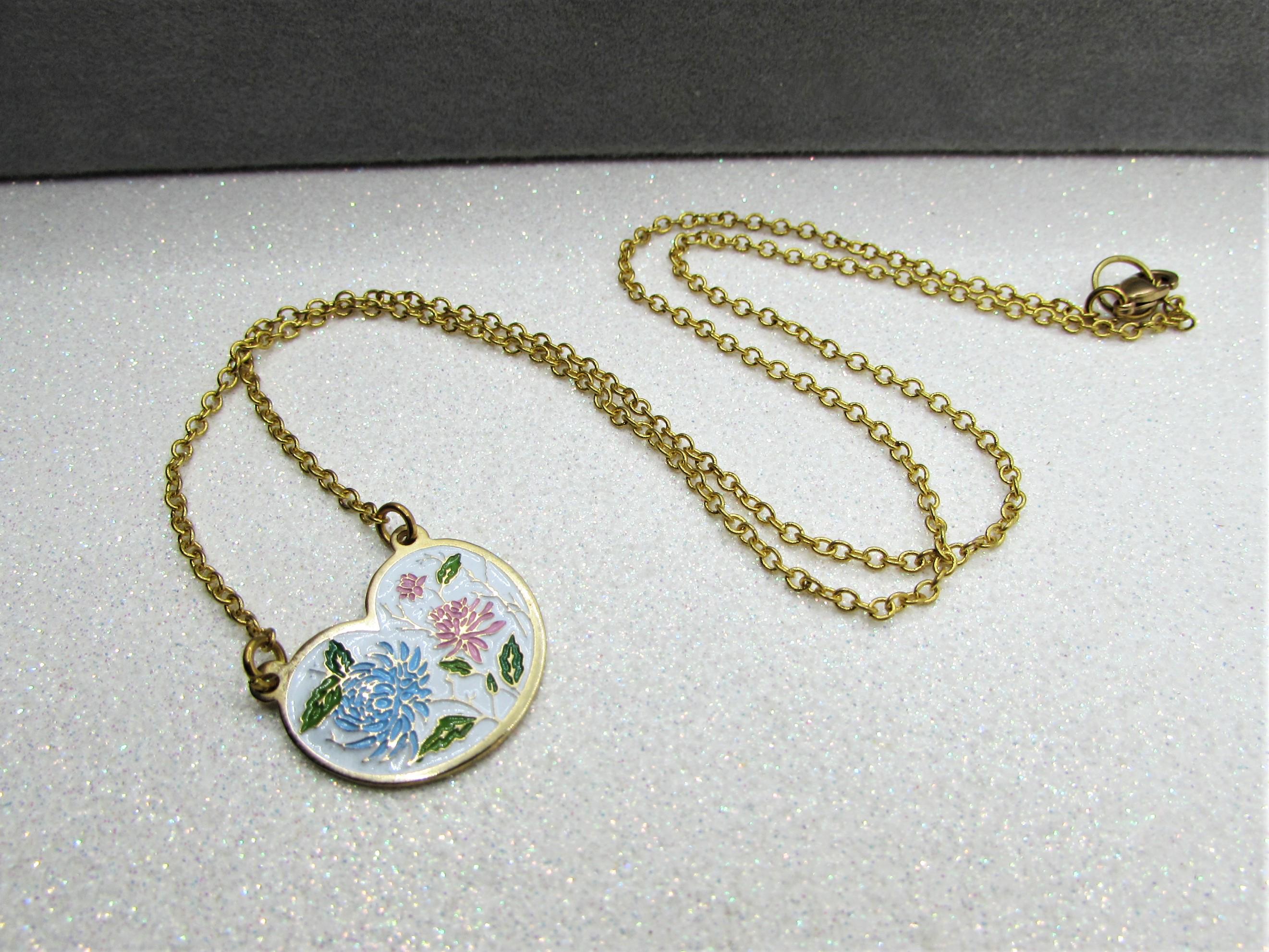 Vintage Pink & Blue Mum Flower Necklace- Romantic White  display picture 1