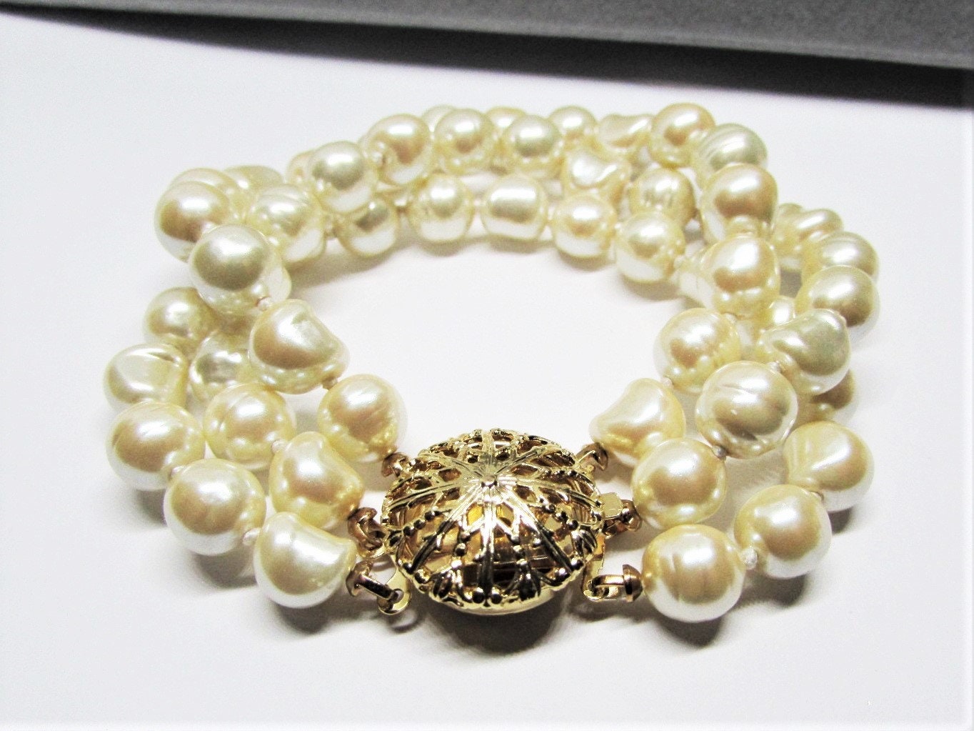 Vintage 1960s JAPAN Ivory Glass Baroque Pearl Bracelet, Hand