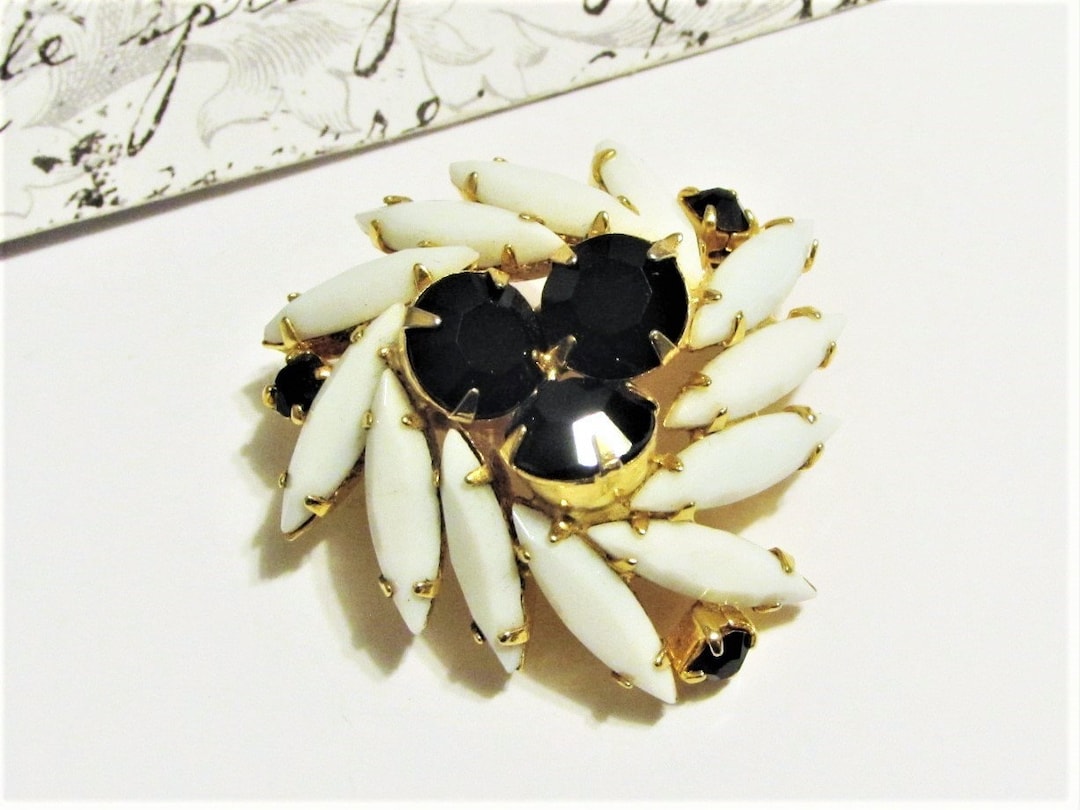 Broche Ancienne En Forme Marquise - Pierre Et Strass Couleur Ambre, Plaqué Or