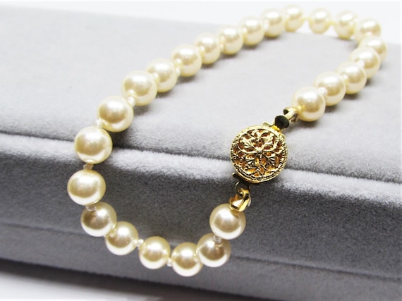 Vintage 1960s JAPAN 5mm Ivory Glass Pearl Bracele… - image 3