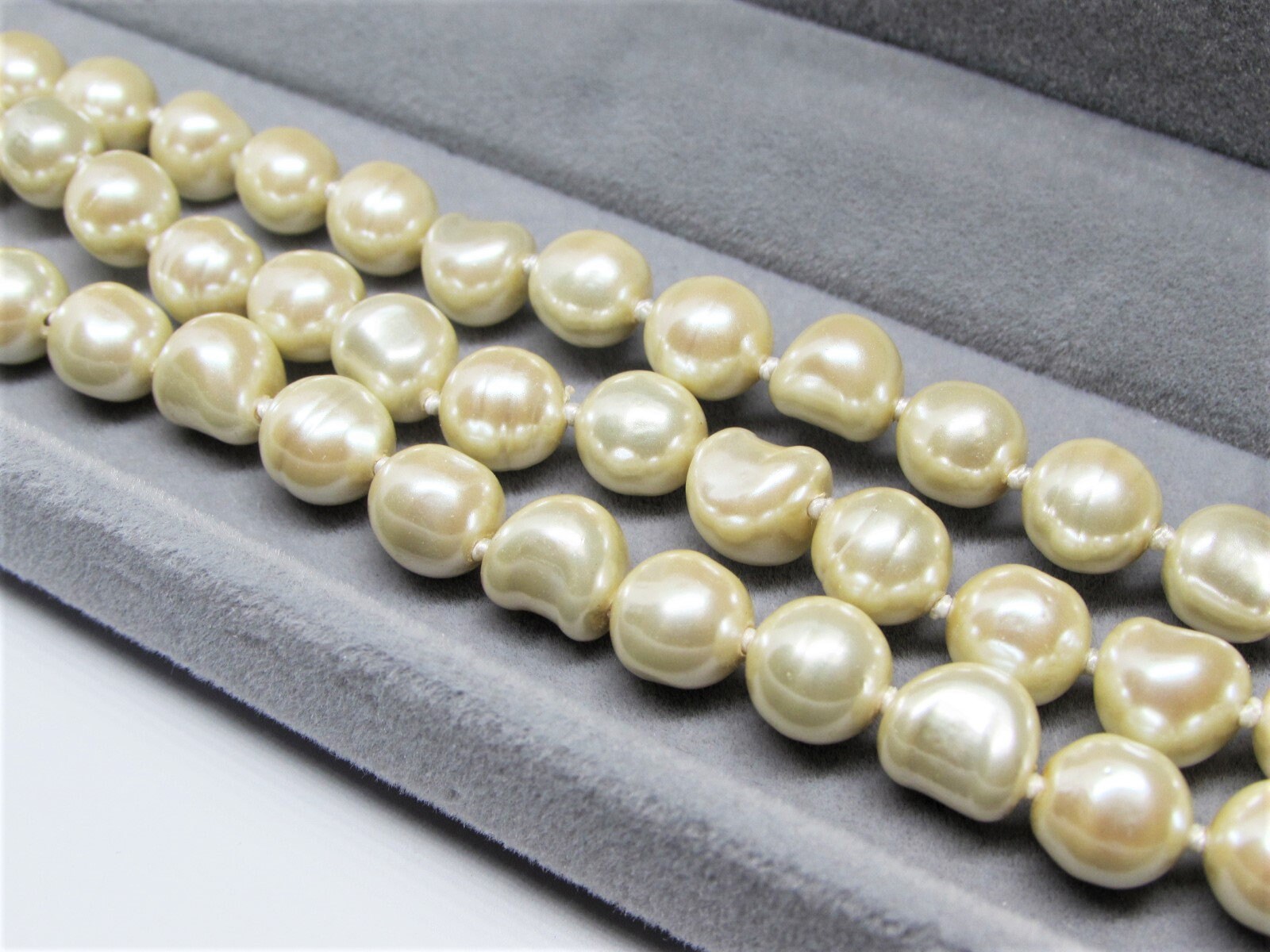 Vintage 1960s JAPAN Ivory Glass Baroque Pearl Bracelet, Hand