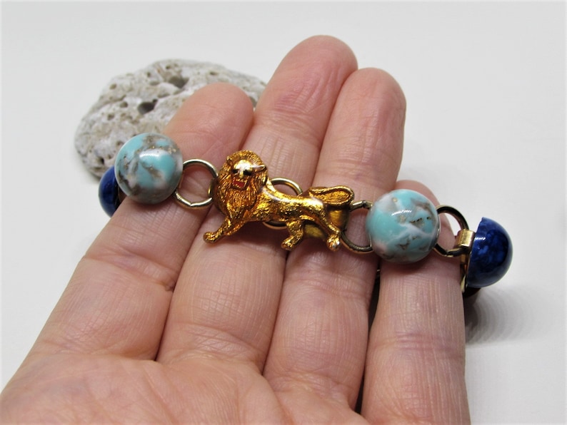 Gold Plated Brass Chain Links Turquoise Blue Lapis Red Jade Vintage Marbled Glass Cabochon Bracelet Gold Lion Charm 1960s MOD Jewelry